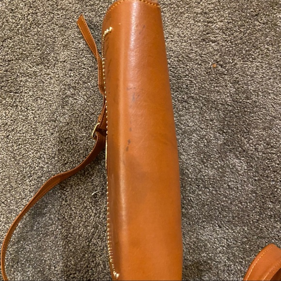 ❗️Brown faux leather floral etched crossbody bag❗️ - Picture 4 of 10